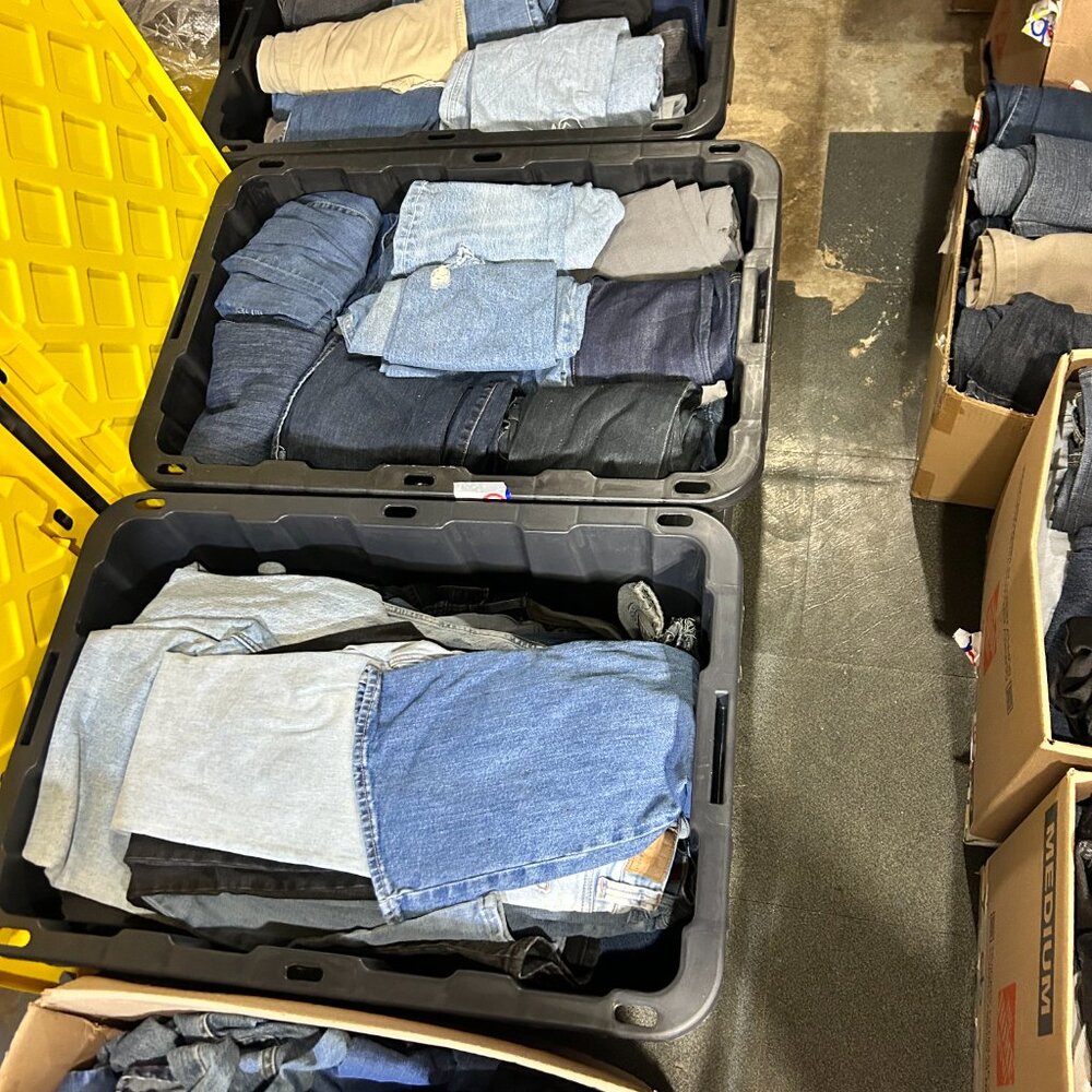BULK LOT of 40 Women’s Jeans | Assorted Brands & Sizes | Modern Styles | Perfect - Picture 4 of 8